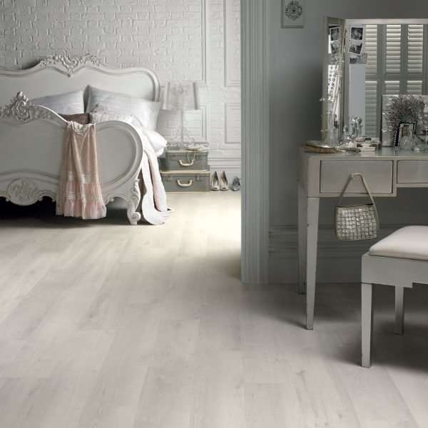 vgw80t_white-washed-oak_rs_res_bedroom_image
